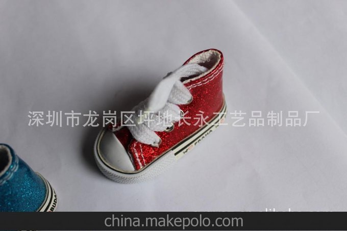 供應(yīng)7.5cm仿真閃光五星運(yùn)動鞋鑰匙扣 鐘表鞋手機(jī)背包掛件飾品批發(fā)圖片