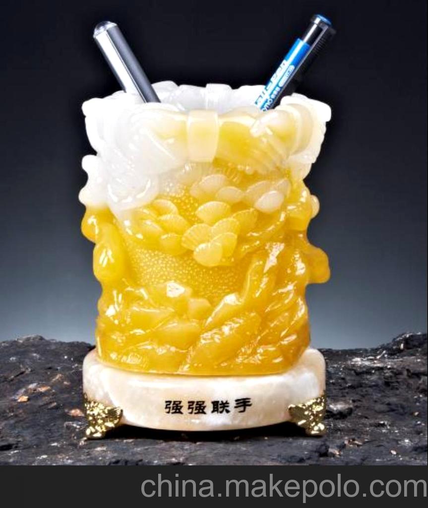 樹脂工藝品強(qiáng)強(qiáng)聯(lián)手筆筒、秦皇戰(zhàn)車筆筒、清明上河圖筆筒